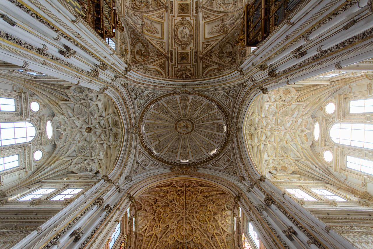 Luxury Ceiling Lights That Add Drama and Depth,